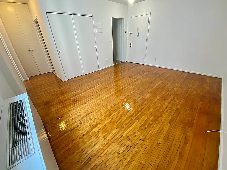 121 E 12th St #5G — Photo 2