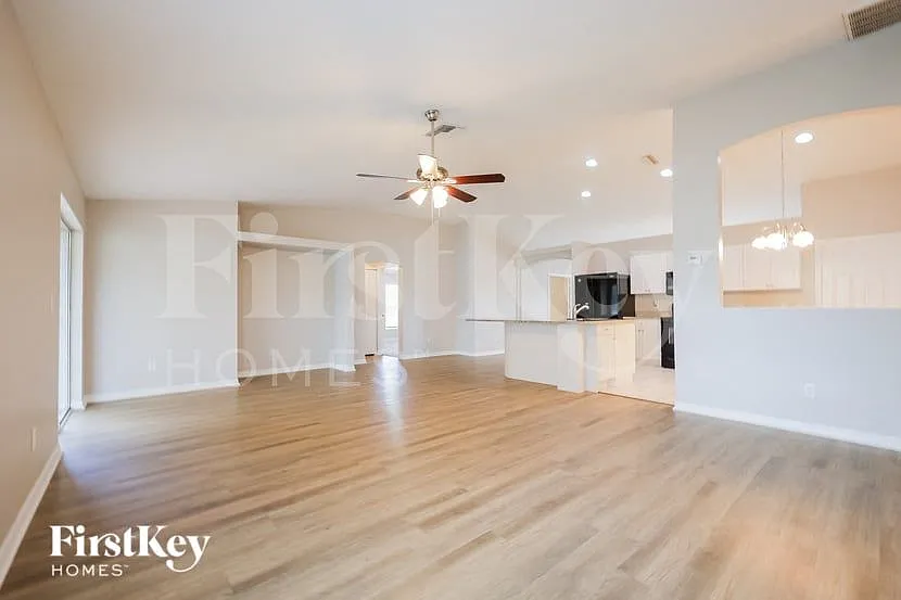3 bed, 2.0 bath, 1993 sqft, $2,150 — Photo 4