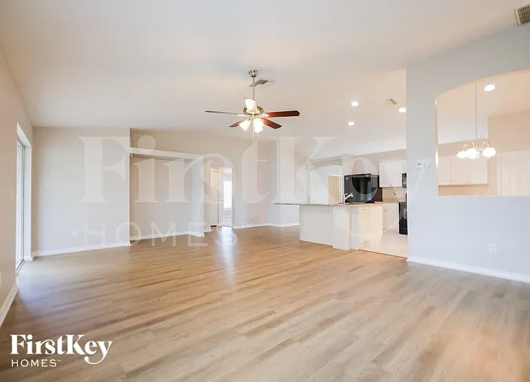 1721 SW 44th St — Photo 4