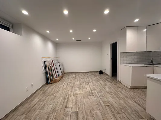 Rented by Capri Jet Realty Corp | media 9