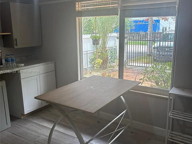 6837 SW 39th Ter — Photo 3