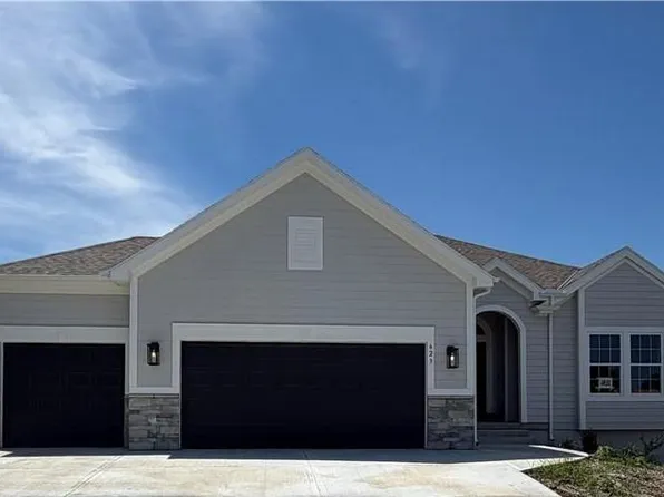 623 E 13th St, Kearney, MO 64060