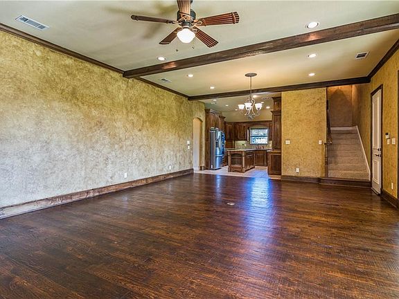 5th image of 2310 Peachtree Ct