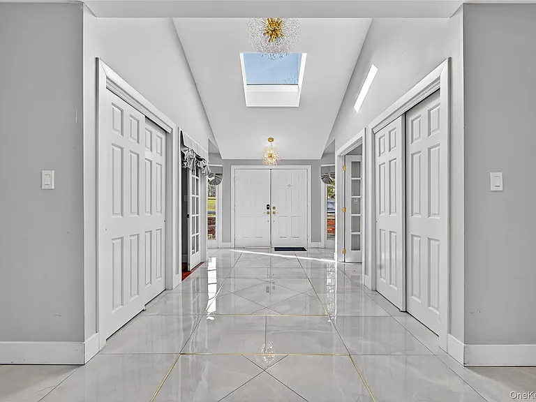 66 Murray Dr — Photo 2