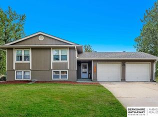 13219 Cooper St, Omaha, NE 68138