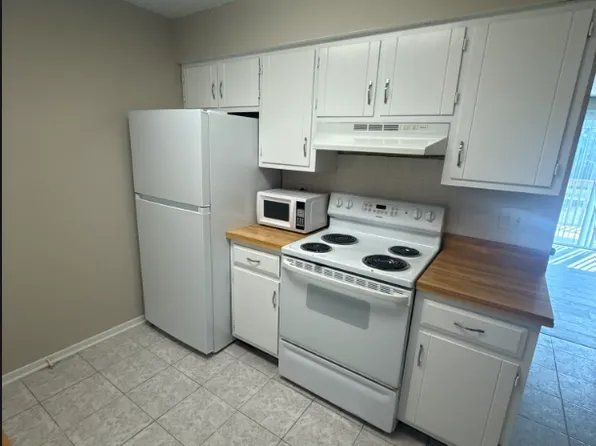 536 Parkview Ln, Lockport, IL 60441