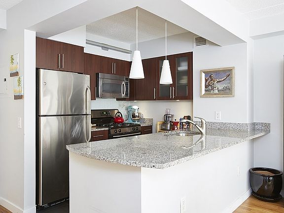 3rd image of 555 W 23rd St APT N10b
