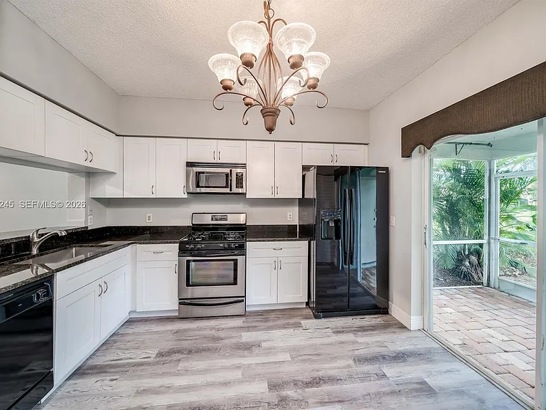 8040 Sanibel Dr #8040 — Photo 6