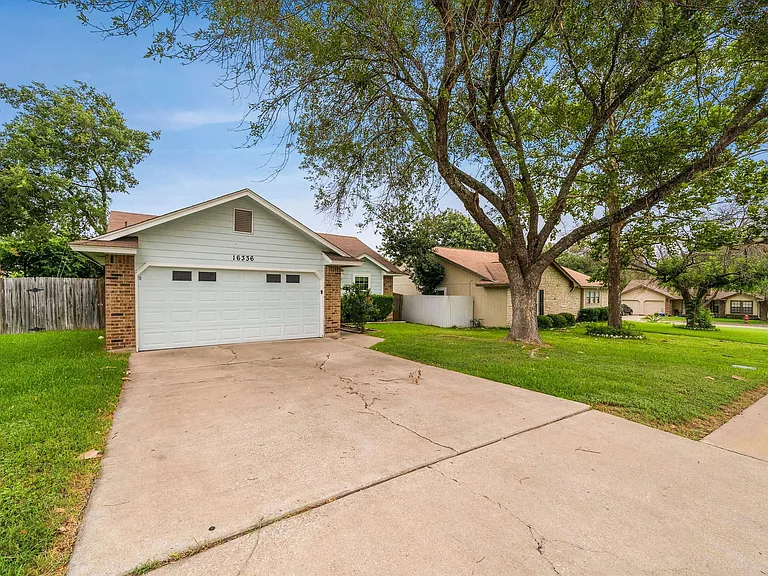 16336 Edgemere Dr — Photo 23