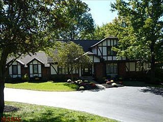 1st image of 9 Pine Manor Dr