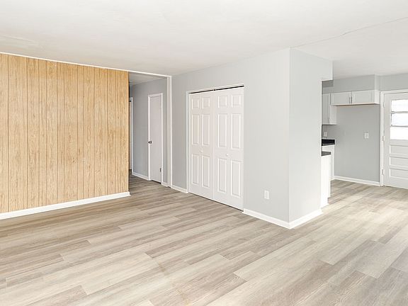 4th image of 3710 Hoyt Ave