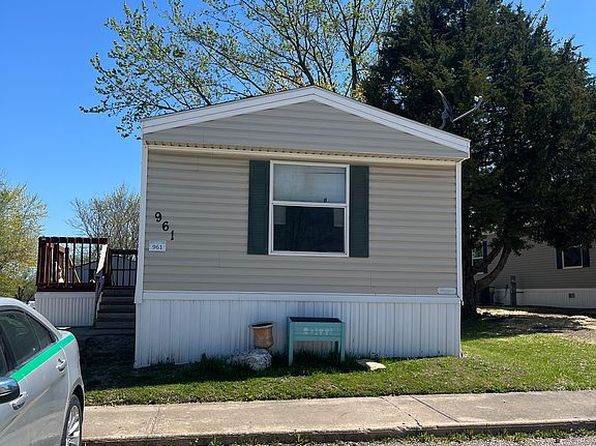 961 S 74th Pl