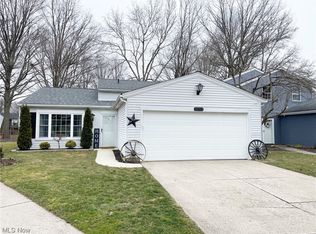 8883 Summerset Ln #117, Olmsted Falls, OH