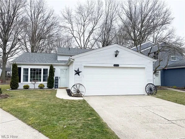 8883 Summerset Ln #117, Olmsted Falls, OH 44138