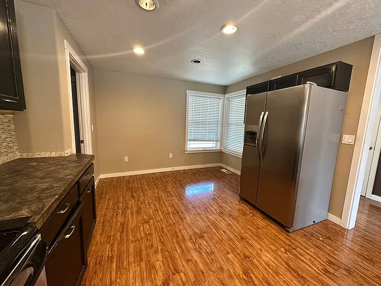 4063 Alameda Ave NE — Photo 5
