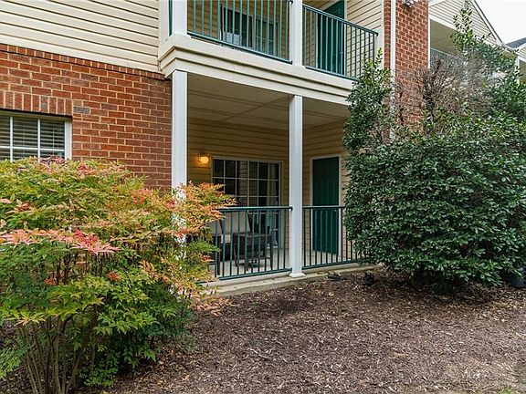 4th image of 831 Brassie Ln APT C