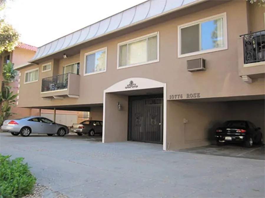 10776 Rose Ave #9