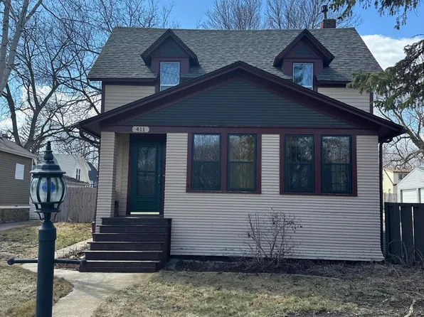 411 1st St NW, Watertown, SD 57201