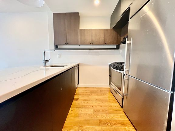 4th image of 25 E 19th St APT 4C