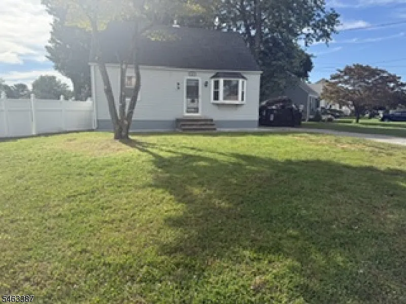 3 bed, 1.0 bath, $3,500 — Photo 2