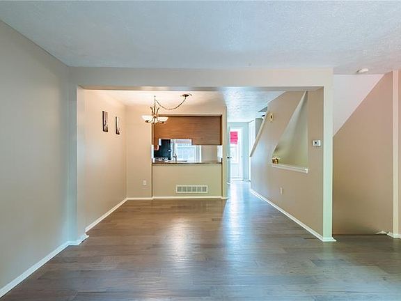 2nd image of 115 Ligonier Ln