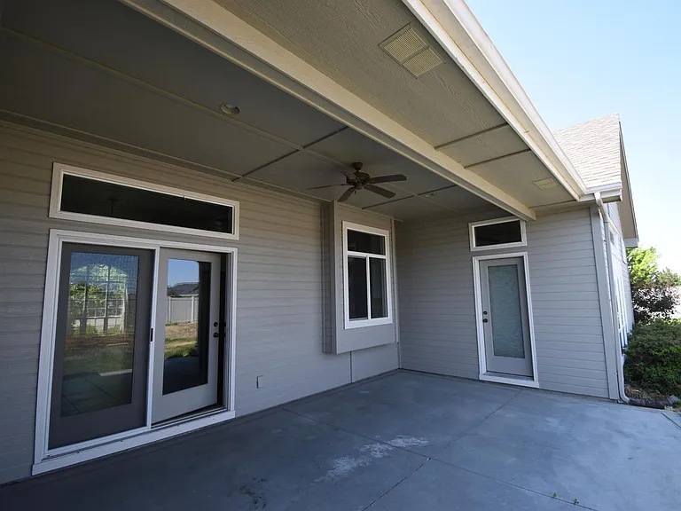 1828 E Serchio Ct — Photo 37