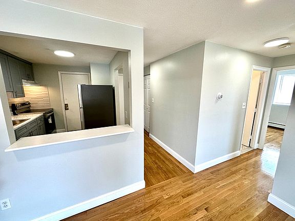 5th image of 1100 Governors Dr APT 25