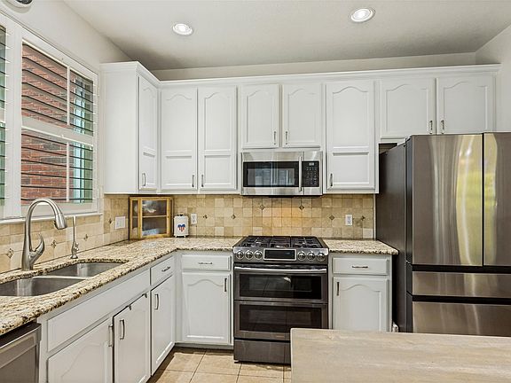 4th image of 3803 Caney Creek Rd