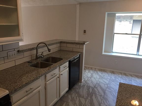 Beautiful open upgraded kitchen with new paint, oversized re