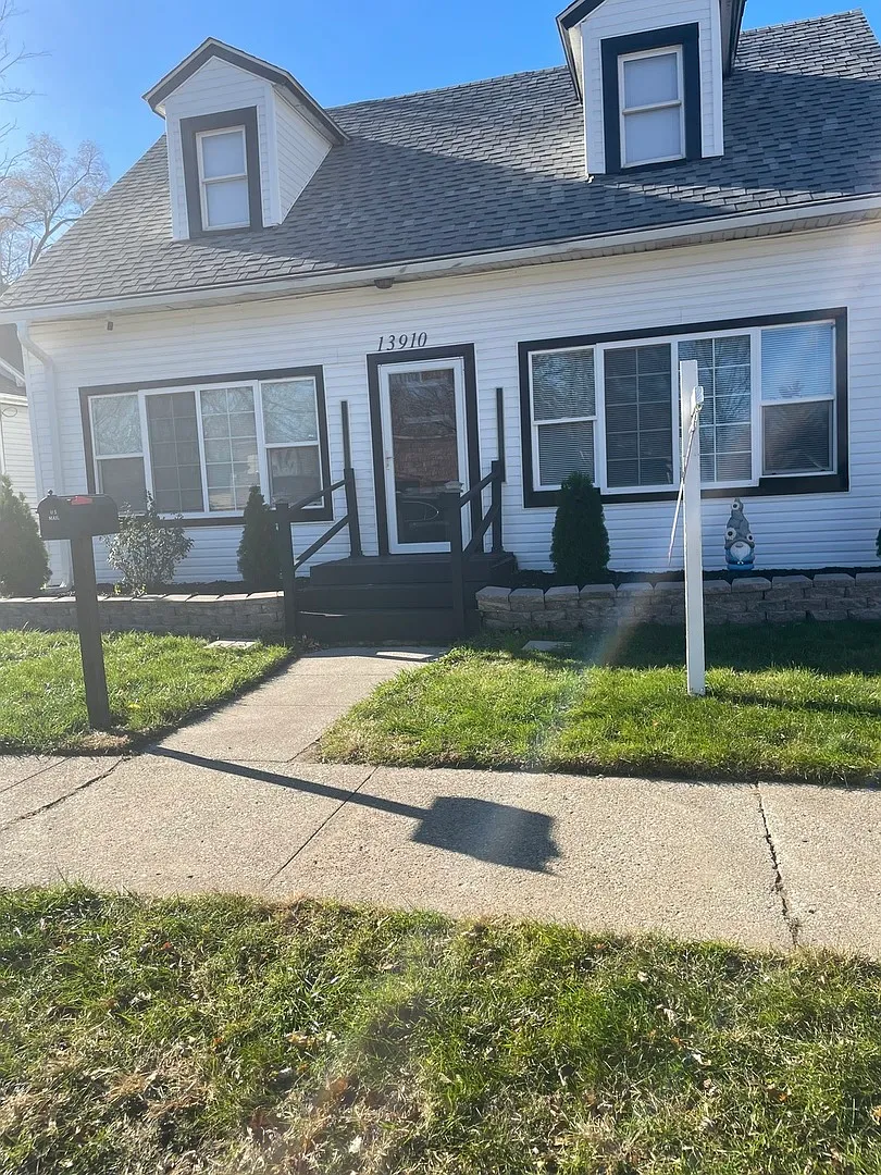 13910 Lincoln Ave photo 1