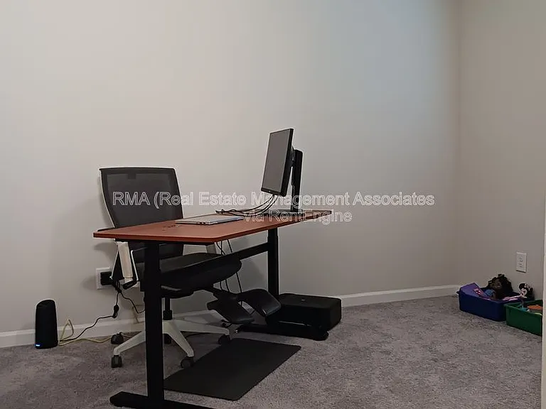 141 Catalpa Rd — Photo 10