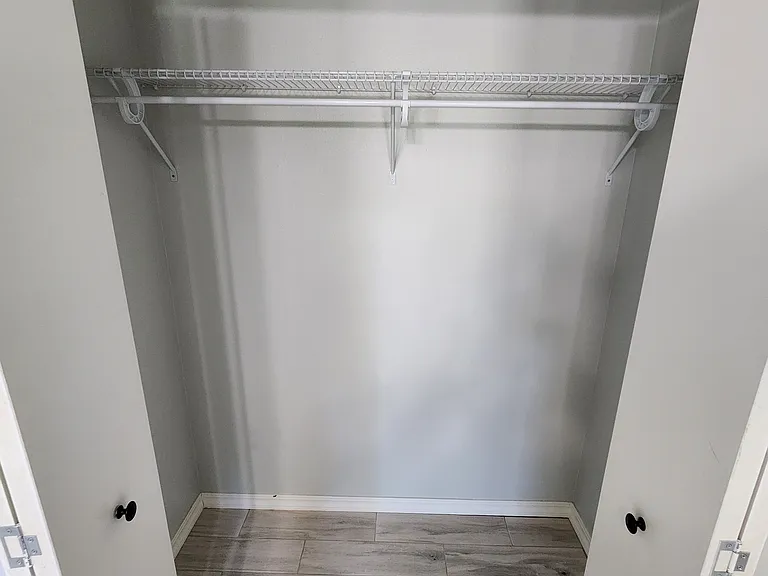 2010 E Foster Dr — Photo 10