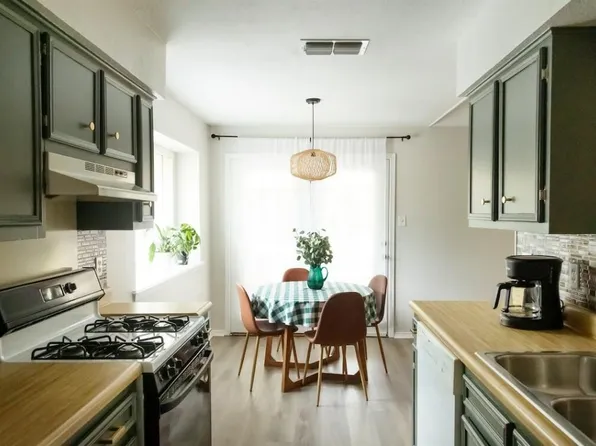 1915 Emerald Isle Dr, Leander, TX 78641