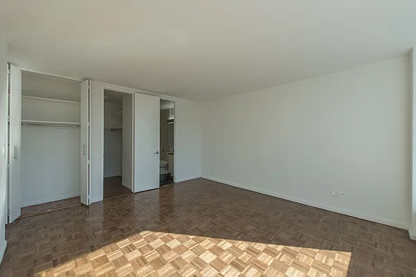 Rented by Solow Realty | media 12