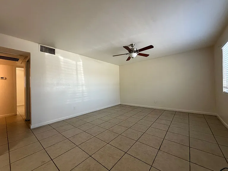 1809 E Broadway Rd — Photo 15