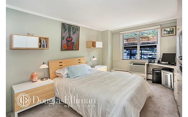 Sold by Douglas Elliman | media 21