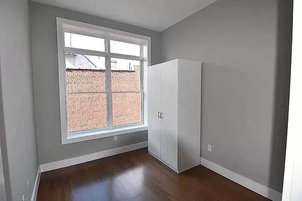 Rented by Tapiro Realty | media 8