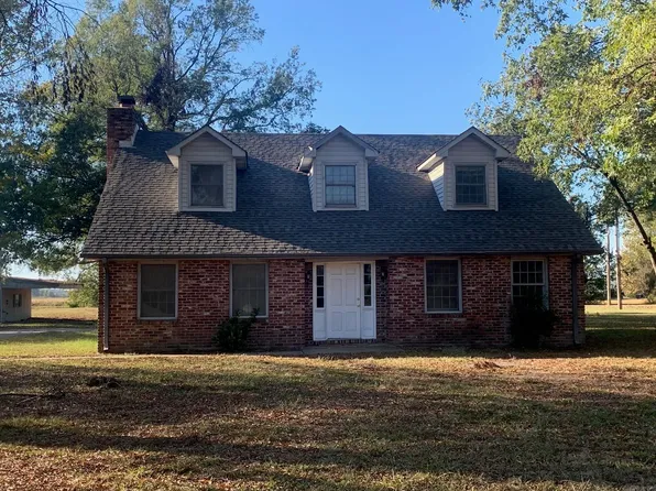 492 W 2nd St, Stuttgart, AR 72160