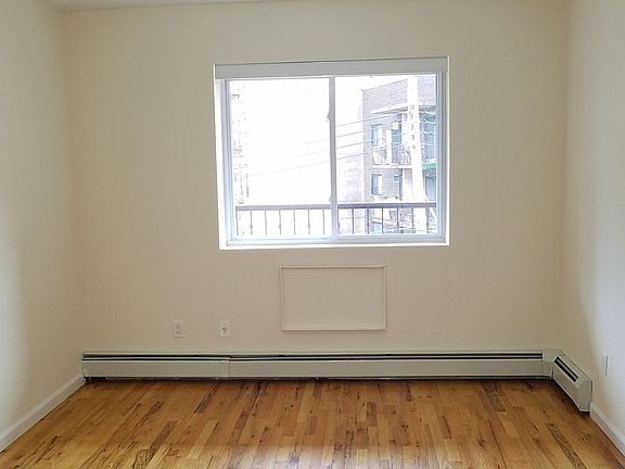 4th image of 2534 27th St APT 2B