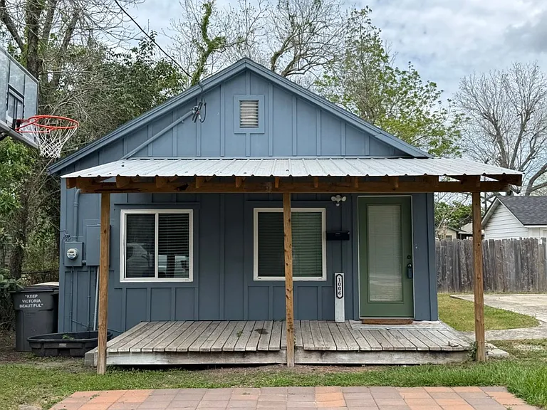 1006 W North St — Photo 1