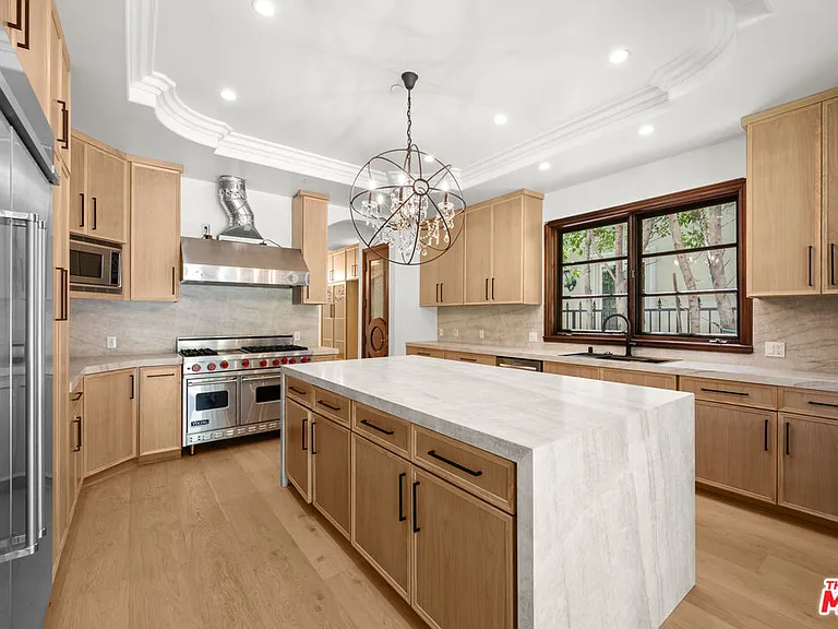119 N Maple Dr — Photo 10