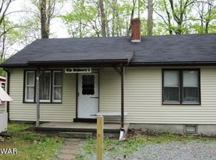 16 E Balsam Rd, Greentown, PA 18426