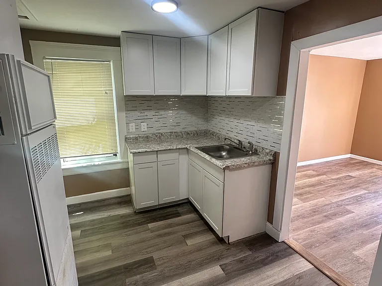 57 W Warwick Ave #B — Photo 4