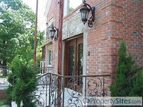 5th image of 8534 Avon St