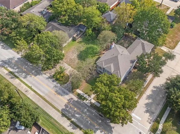 5517 Newcastle St, Bellaire, TX 77401