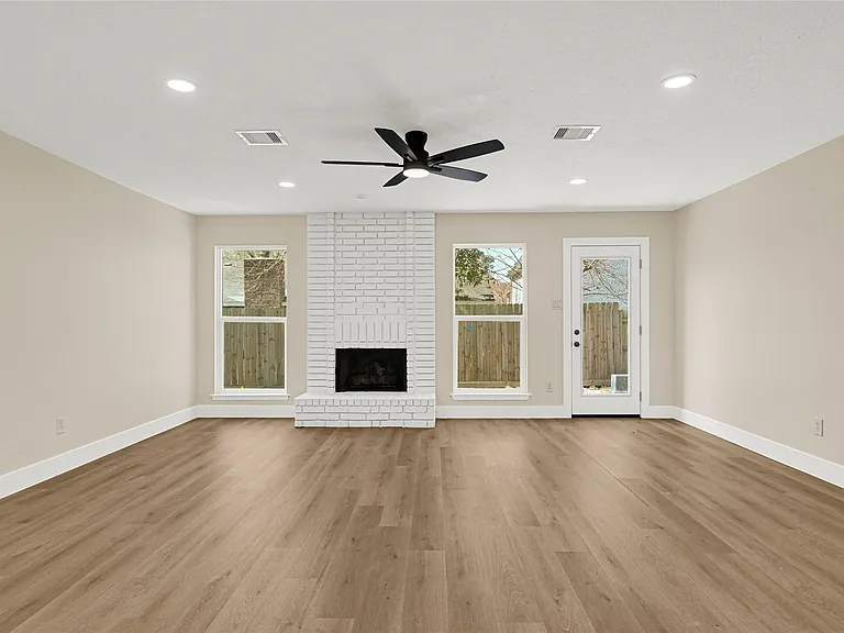 3203 Falling Brook Dr — Photo 15