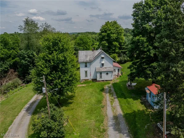 8666 Walnut Creek Bottom Rd NW, Dundee, OH 44624