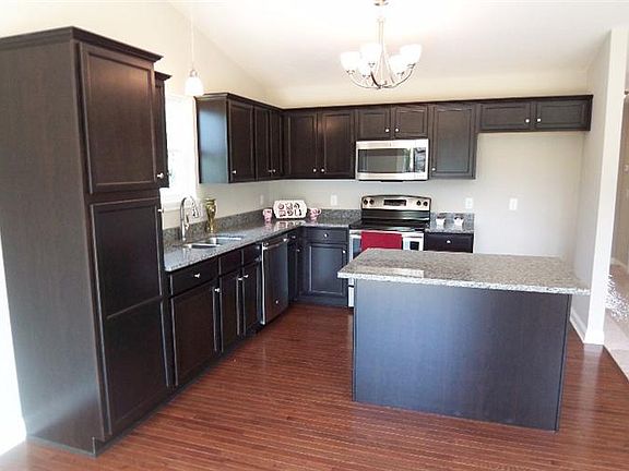 4th image of 305 Red Cedar Ct