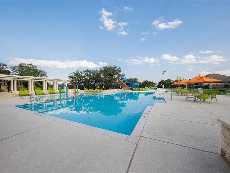 221 Compania Dr — Photo 31