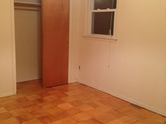 2nd image of 922 Throggmorton Ave #1